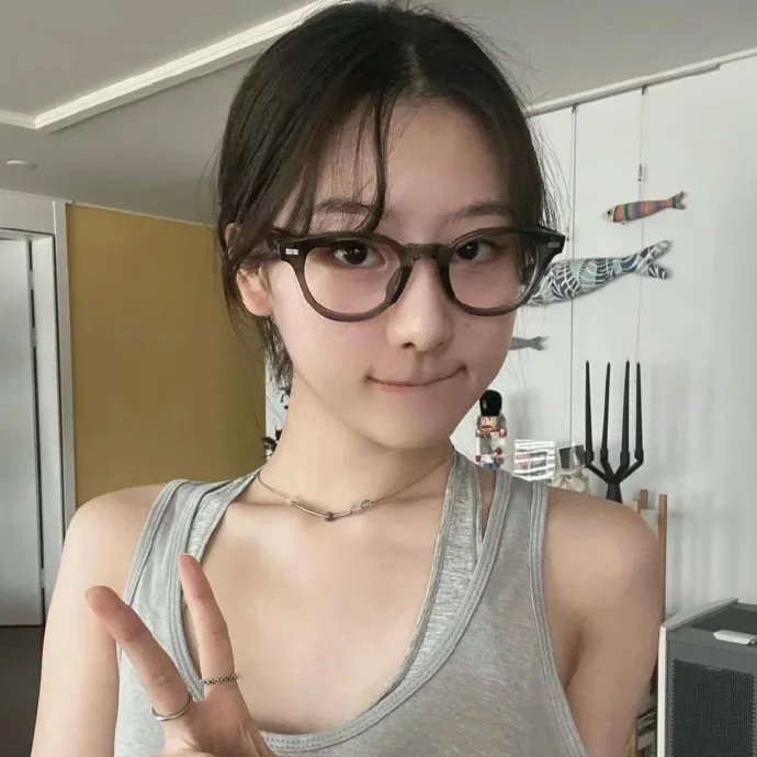 他从火光中走来